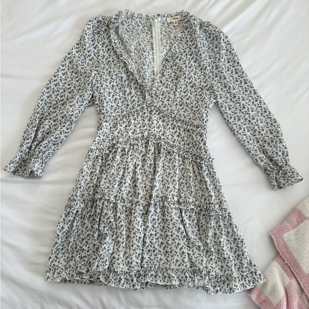 Mable blue and white flower dress.